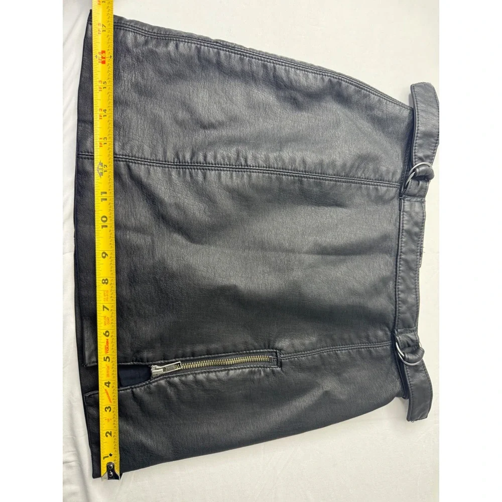 Free People Black Vegan Leather Mini Skirt Moto Side Zip D-Ring Size 0